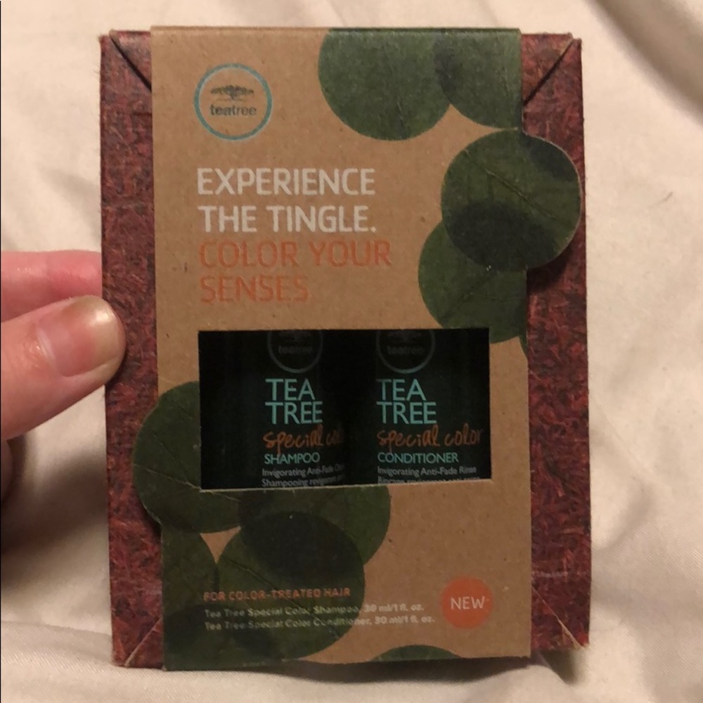 Tea Tree travel color shampoo and conditioner set